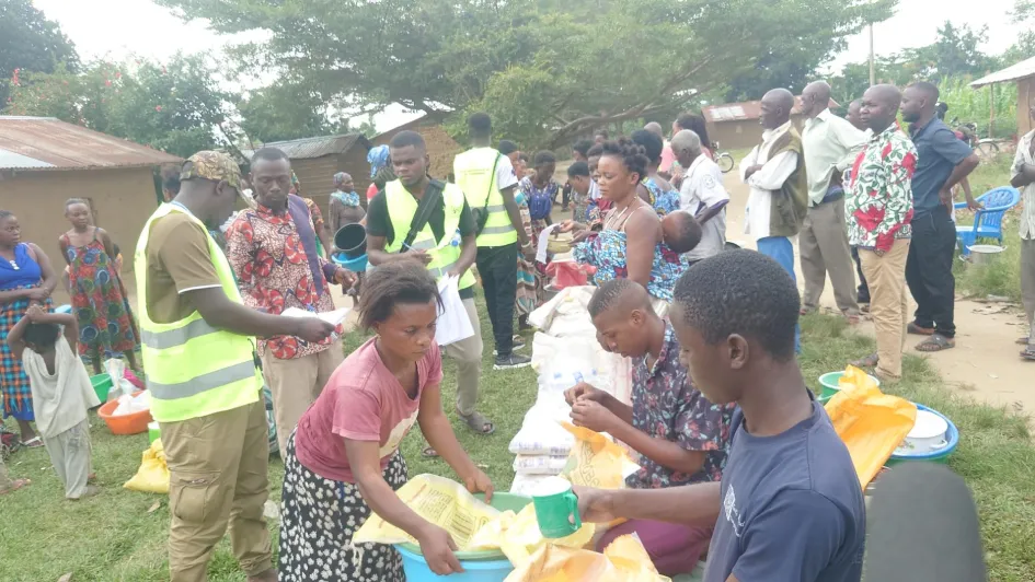 PEACE Foundation relief aid to displaced communities in western Uganda. PEACE Foundation donating food and non food items to community members affected by flooding, landslides and displacement in western Uganda. This is done in light of the fair share permaculture principle which informs the Foundations humanitarian and development emperative and values.